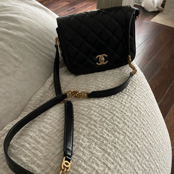 CHANEL Black Quilted Crossbody Bag with Gold Accents - Picture 1 of 14